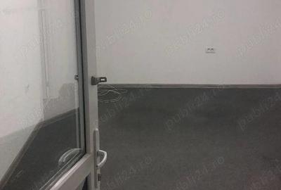 Spațiu comercial, de 28 mp, în Central - 3