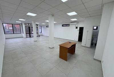 Spațiu comercial, de 80 mp, în Central - 7