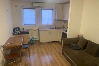 Apartament cu 3 camere semidecomandat în Sud