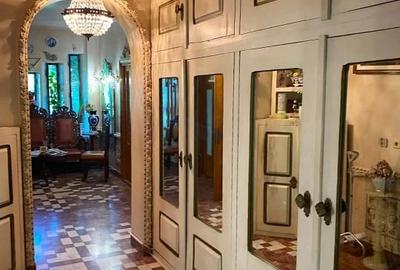 Casă cu 10 camere cu Teren 626 Mp în Central