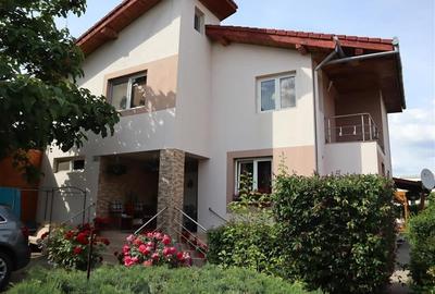 Casă cu 6 camere cu Canalizare în Dumbrăvița