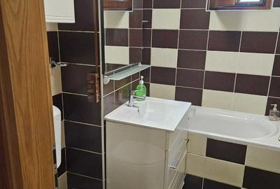 Apartament cu 3 camere decomandat în Exterior Vest