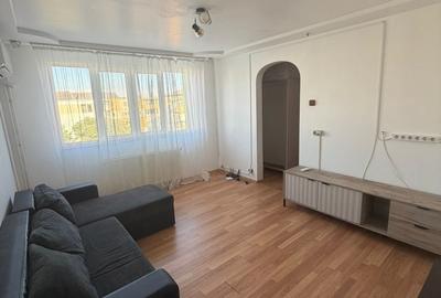 Apartament cu 3 camere semidecomandat, mobilat în 9 Mai