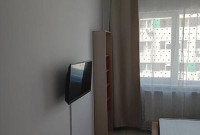 Garsonieră decomandată în Roșu