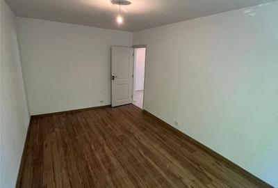 Apartament cu 2 camere decomandat în Nicolina
