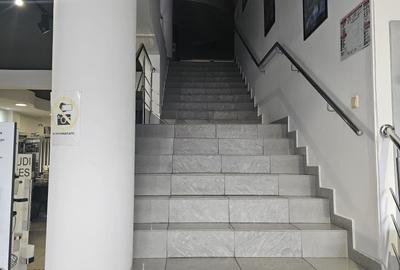 Spațiu comercial, de 664 mp, în Central - 3