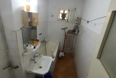 Apartament cu 3 camere semidecomandat în Cetate - 1
