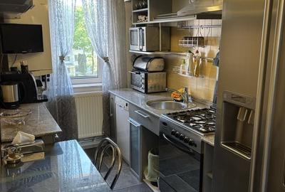 Apartament cu 3 camere semidecomandat în Central