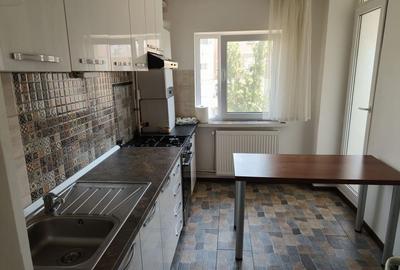 Apartament cu 2 camere decomandat în Calea București