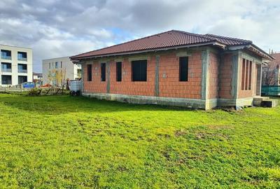 Casă cu 4 camere cu Teren 10 Mp în Unirii - 2