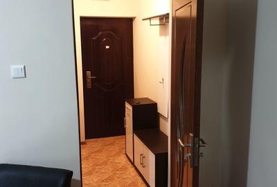 Garsonieră decomandată în Coman