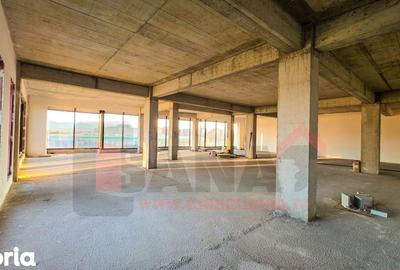 Spațiu comercial, de 435 mp, în Central - 17