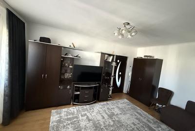 Apartament cu 3 camere decomandat în Dristor