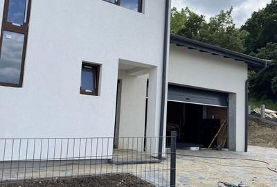 Casă individuală cu 4 camere cu Canalizare în Dezmir