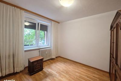 Apartament cu 3 camere semidecomandat în Teiul Doamnei