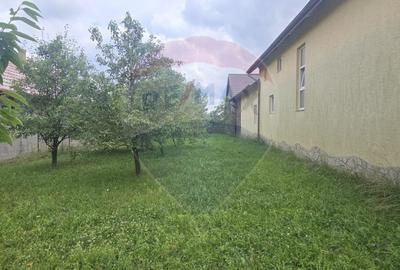 Casă cu 5 camere cu Teren 2000 Mp în Central
