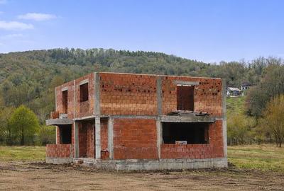 Casă cu 5 camere cu Teren 1614 Mp în Central - 6