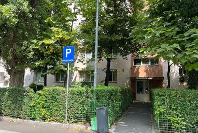 Apartament cu 3 camere semidecomandat, mobilat în Berceni