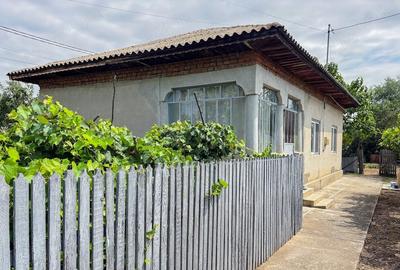 Casă cu 2 camere cu Teren 1247 Mp în Clănița