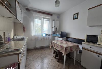 Apartament cu 3 camere semidecomandat în Central