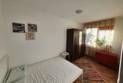 Apartament cu 3 camere semidecomandat în Tomis II