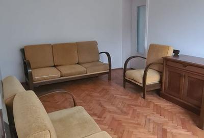 Apartament cu 3 camere semidecomandat în Giulești