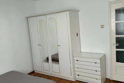 Apartament cu 3 camere decomandat în Câmpului - 1