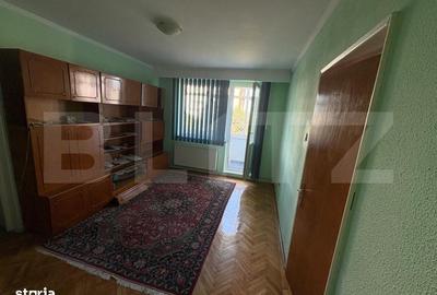 Apartament cu 2 camere semidecomandat în Craiovei