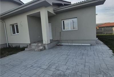 Duplex cu 4 camere cu Canalizare în Moșnița Nouă - 2