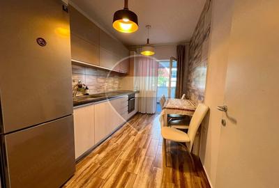Apartament cu 3 camere semidecomandat în Piața Cluj