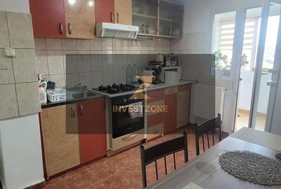 Apartament cu 3 camere semidecomandat în Rogerius