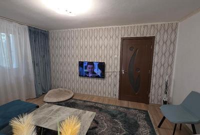 Apartament cu 3 camere semidecomandat în Pantelimon