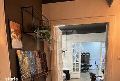 Apartament cu 4 camere semidecomandat în Romană