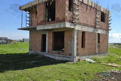Casă cu 4 camere în Berceni