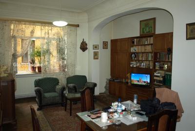 Apartament cu 3 camere decomandat în Armeneasca