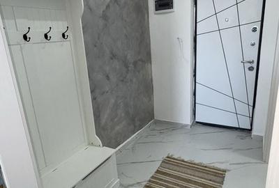 Garsonieră decomandată în Roșu