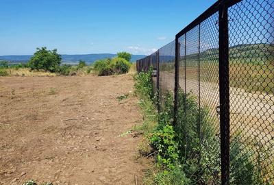 Teren de 1800 mp, în Schela - 3