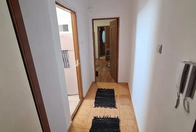 Apartament cu 2 camere semidecomandat în Girocului