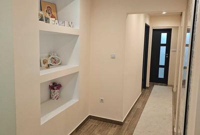 Apartament cu 3 camere decomandat în Rogerius
