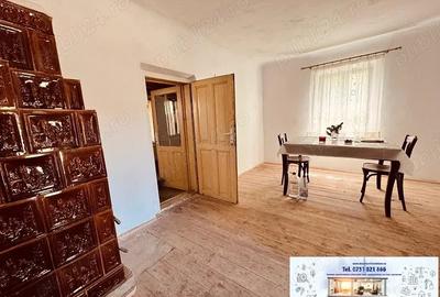 Casă cu 2 camere cu Teren 990 Mp în Central