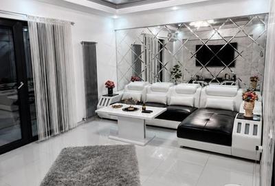 Apartament cu 3 camere decomandat în Exterior Vest