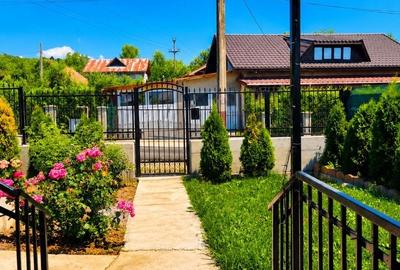 Casă cu 4 camere în Exterior Vest
