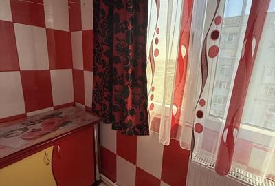 Apartament cu 2 camere decomandat în Micro 21