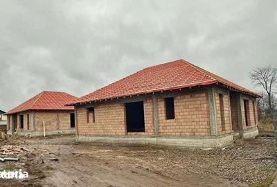 Casă cu 4 camere cu Teren 500 Mp în Noua - 13