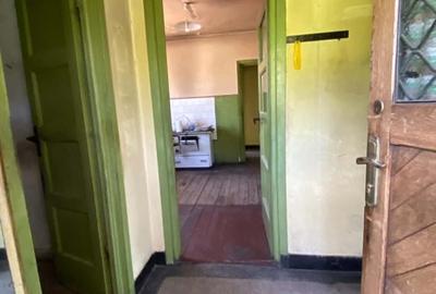 Casă cu 2 camere cu Teren 300 Mp în Petros - 4