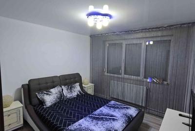 Apartament cu 3 camere semidecomandat în Micro 17