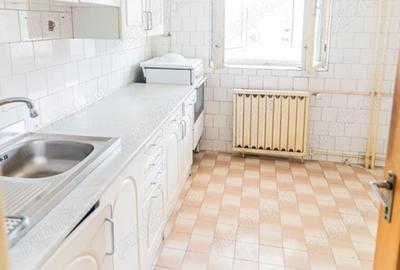 Apartament cu 3 camere decomandat în Sebastian