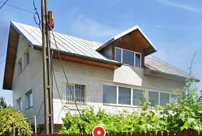 Casă individuală cu 11 camere cu Canalizare în Central - 1