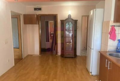 Apartament cu 3 camere decomandat în Drumul Sării