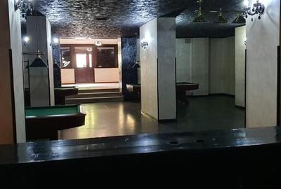 Spațiu comercial, de 330 mp, în Central - 8